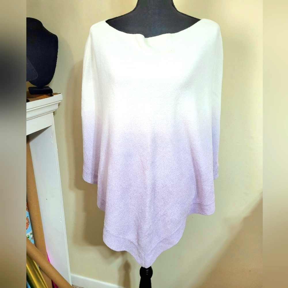🙏 BAREFOOT DREAMS Poncho shawl lavender white Plus one size